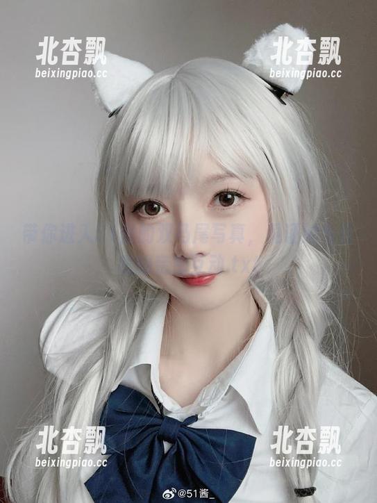 带你进入51酱的双马尾写真，见证她与自然的亲密互动.txt