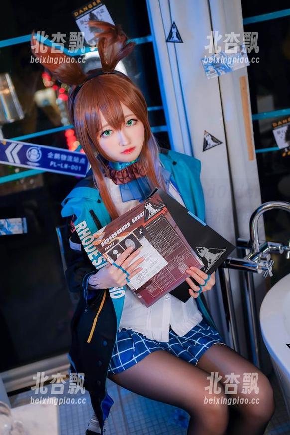 Arty亚缇的奇迹：FateGrandOrderMerlin原型写真原图合集，完美捕捉角色的独特魅力！.txt