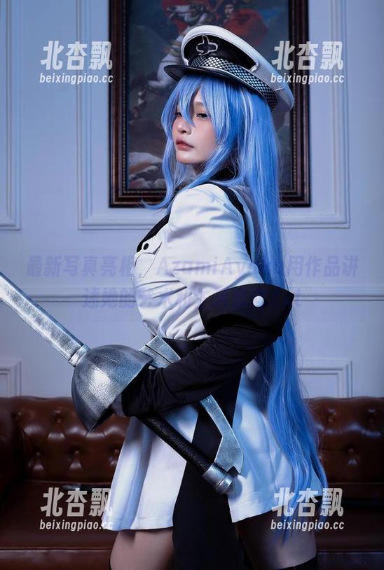 Azami 最新写真亮相,AzamiAyaka用作品讲述她的艺术和生活志向.txt
