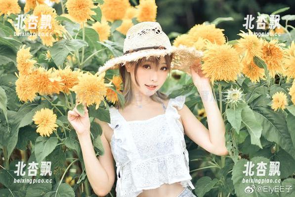 感受ElyEE子与小熊猫古典蕾丝的美图背后故事.txt