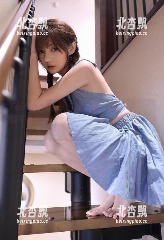 Feilin嗲囡囡 - 少女心事：就是阿朱啊校服写真高清图片下载，感受青春的气息！.txt