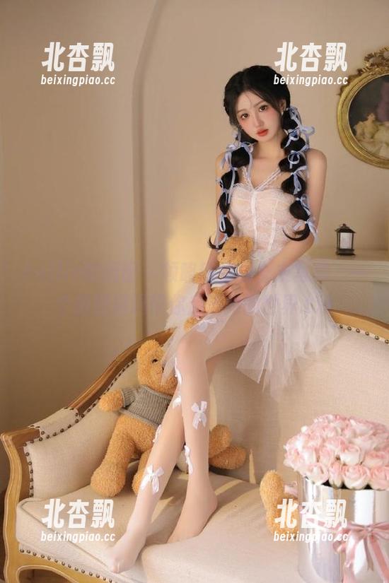Feilin嗲囡囡 - 领略陈怡曼女友写真，一个原图精选带你走进她的世界.txt