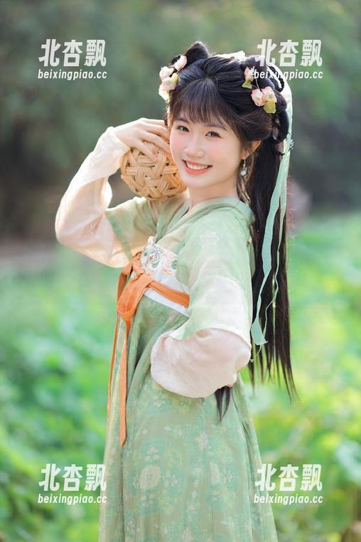 GIRLT果团网 - 珍藏周大萌的美好瞬间：精彩剧情图片合集汇聚.txt