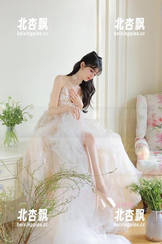 GIRLT果团网 - 高清套图探秘，通灵儿如何把职业装穿出女神气质.txt