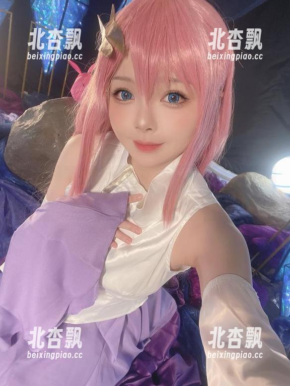 Hachi小芭与MashKyrielight的邂逅：带你走进梦幻写真合集图片世界.txt