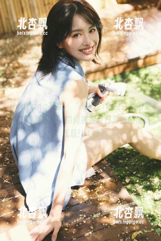 HuaYang花漾 - “宋kiki海边”美图更新，清新脱俗，瞬间捕捉夏日海边的浪漫气息！.txt