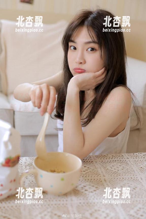 IMZSOCK爱美足 - 全新佳妹制服图包更新上线，穿上它你也能成为时尚街拍的小达人！.txt
