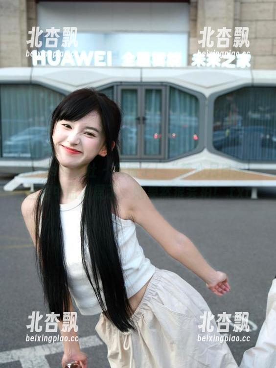 IMiss爱蜜社 - 震惊了！“梦心月自拍”图包中原图展示，她果然很会拍！.txt
