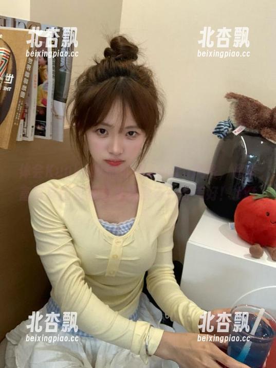 体会KuukoW的Nekopara风格，超丰富写真图包等你来探索每一份美好！.txt