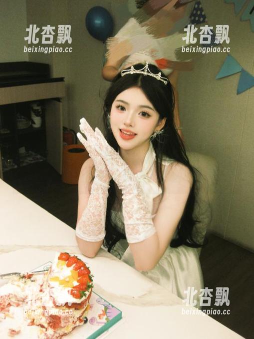 MFStar模范学院 - 吴思晚精彩礼服写真，精选图片记录动人时刻.txt