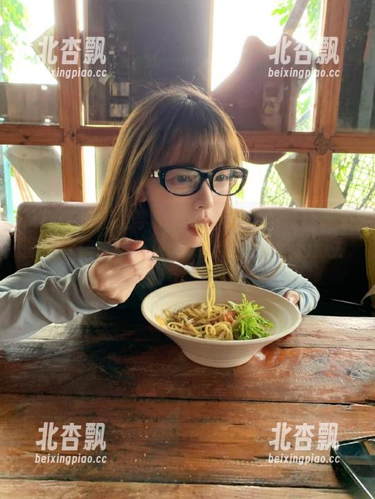 MFStar模范学院-韩静安 MFStar模范学院 - 韩静安高跟鞋私房美图:释放优雅气质,绽放女性独特的魅力.txt
