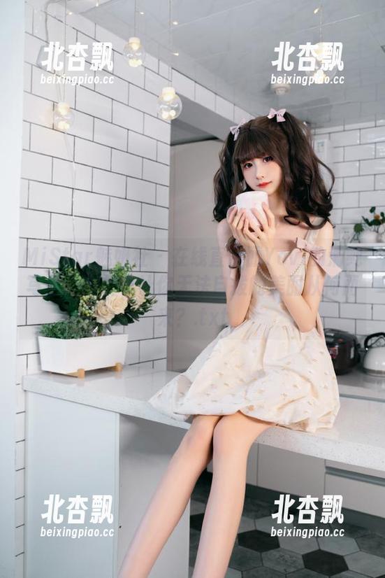 MiStar魅妍社 - 在线直击丽Yovi的清纯写真，图片中让你无法自拔的美丽从何而来？.txt