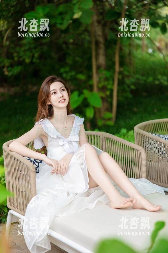 MiStar魅妍社 - 记录雪千紫的礼服风采：获取绝美原图和个性壁纸.txt