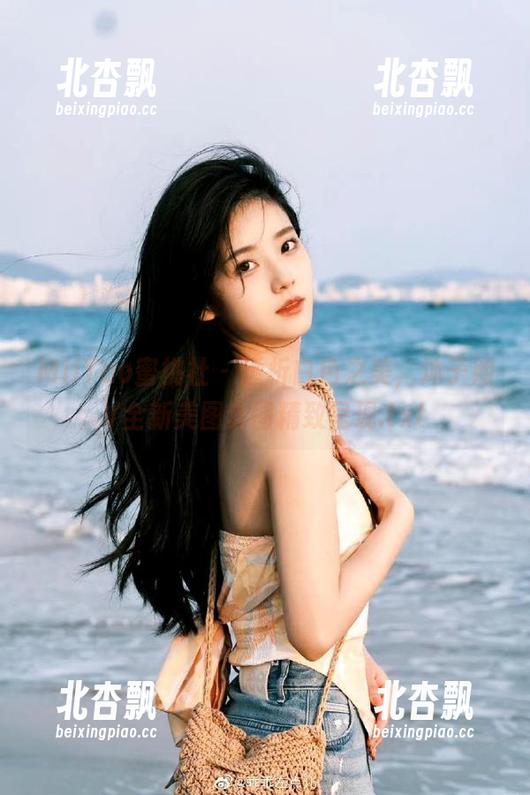 MiiTao蜜桃社 - 透析白色之美，沐子熙V全新美图套图精致呈现.txt