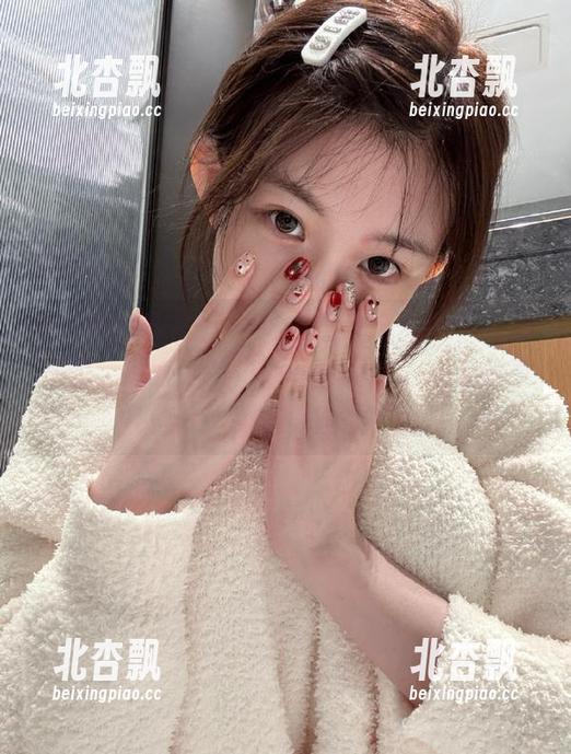 MiiTao蜜桃社 - 跟随绯月樱-Cherry的步伐，探索她的户外写真图库，一起分享那些令人难忘的画面！.txt