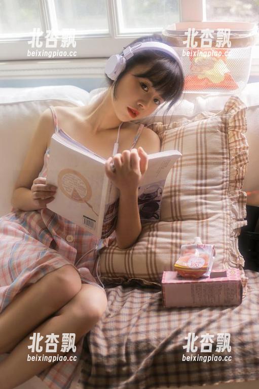 Mimmi(밈미)短裙作品精选：轻盈姿态诠释时尚与个性之美.txt