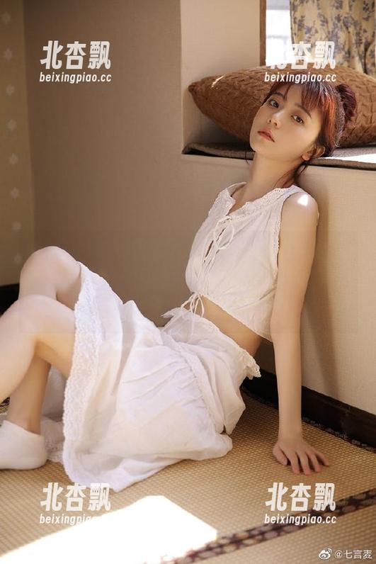 MyGirl美媛馆 - K8傲娇萌萌Vivian黑白写真系列，图包中展现她的迷人风采与气场.txt