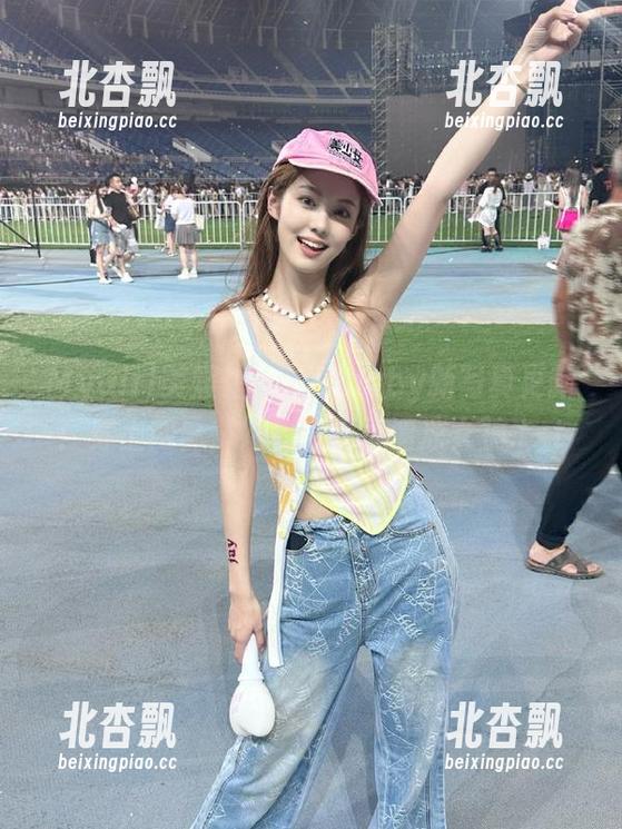 MyGirl美媛馆 - 夏瑶baby新写真更新：穿上网袜，她化身夏日清凉女神.txt