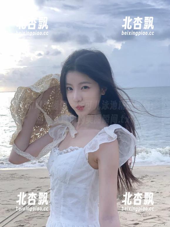 MyGirl美媛馆 - 朱可儿泳池精选图包：清澈水域中的美丽瞬间.txt