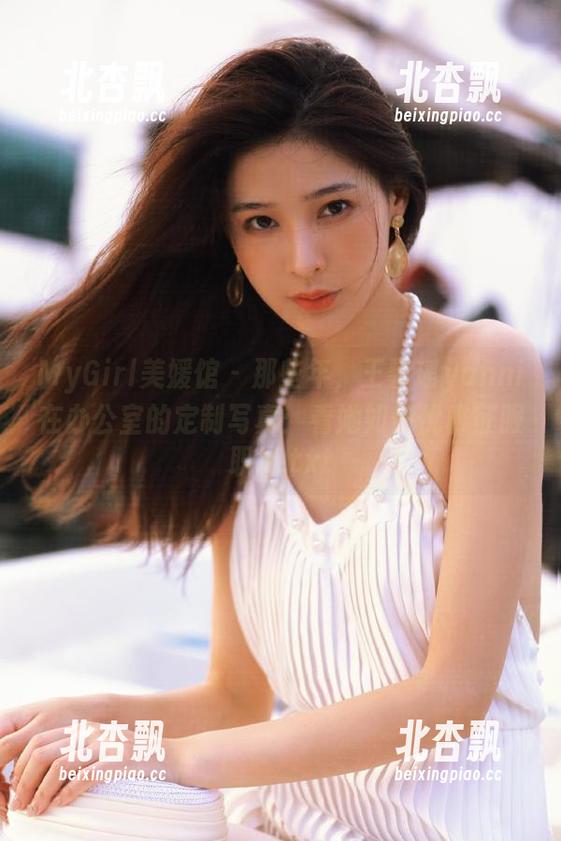 MyGirl美媛馆 - 那些年，王馨瑶yanni在办公室的定制写真：看她如何优雅征服职场.txt
