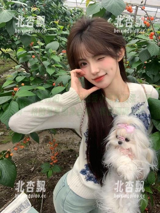 Pary学生模拍 - 一起感受小燕的温柔：别具一格的写真图集合集，情感满满.txt