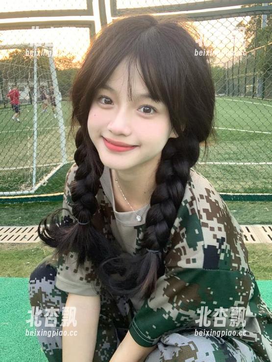 最新泳装写真欣赏：Rioko凉凉子的独特视角资源.txt