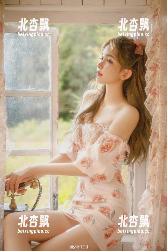 SIEE丝意 - 高清写真体验：婷婷以毛衣为主题的优雅瞬间，尽显迷人气质.txt