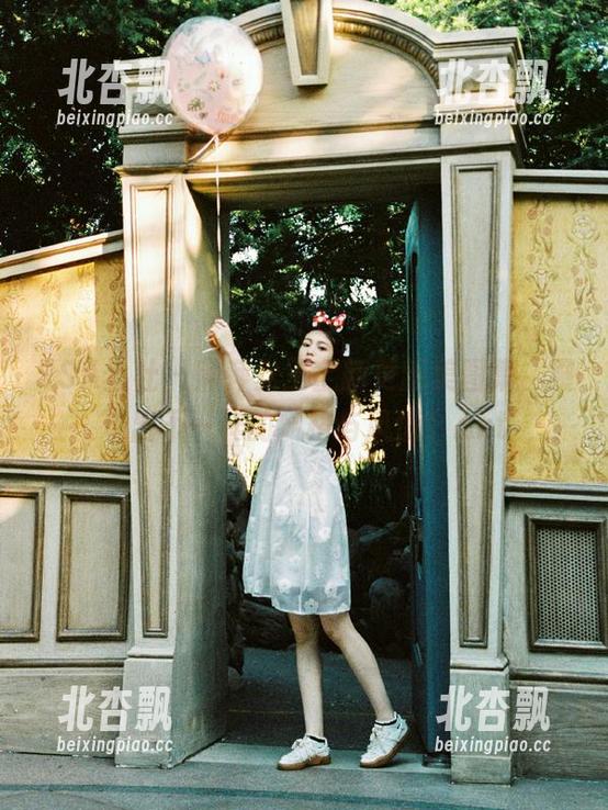 SSA丝社 - 萍萍女王全新更新美图集，展现出不一样的风格与风情！.txt