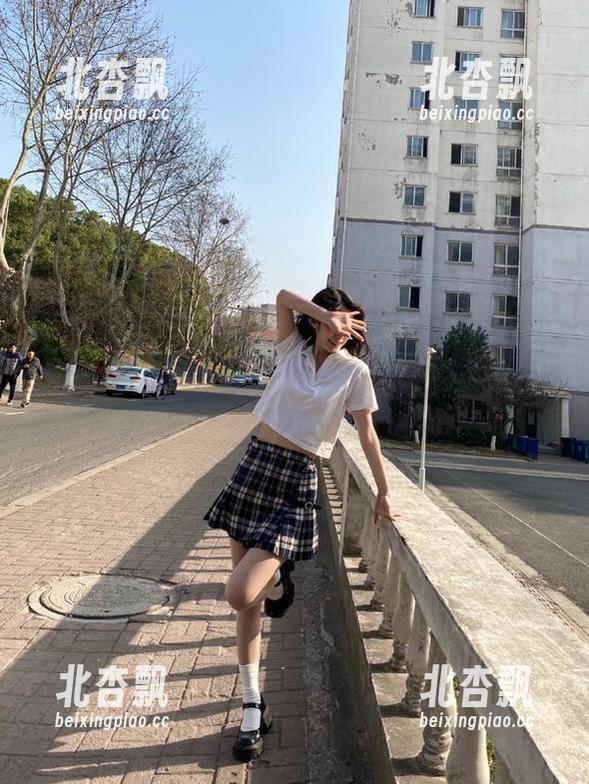 从Sonson(손손)LOOZY的高清图册看Smer+S.Ver的视觉盛宴.txt