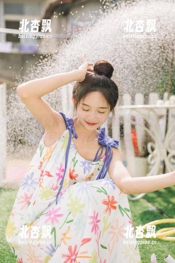 TGOD推女神 - 最新作品欣赏，施忆佳Kitty酱用棉袜传递温暖与情感.txt
