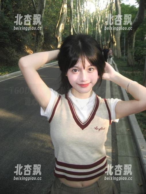 TGOD推女神 - 私拍作品与夏天的回忆：温心怡展现独特的视觉诗篇.txt