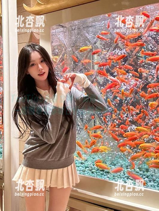 TouTiao头条女神-刘雨露 TouTiao头条女神 - 刘雨露的旗袍写真:一组图集让你明白什么叫绝美与惊艳.txt