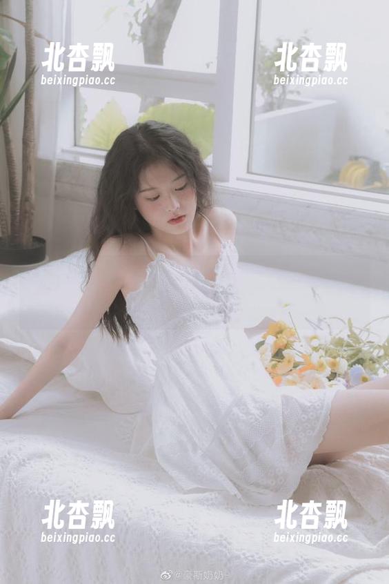 TouTiao头条女神 - 在天台上的杨曼妮，美图分享让你心动不已！.txt