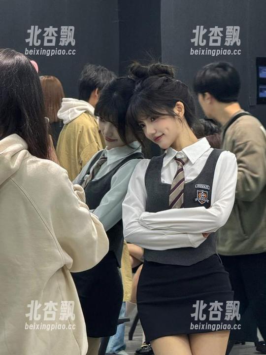 TouTiao头条女神 - 童安琪引领潮流：高清内衣图包为你定制性感妩媚.txt