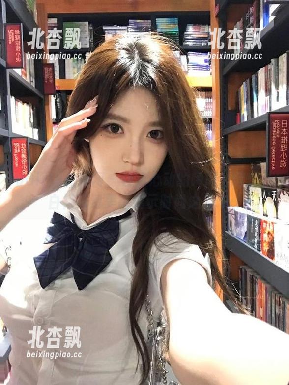 UGirls尤果网 - 让人心动的瞬间：信悦儿白裙高清美图展示时尚之美.txt