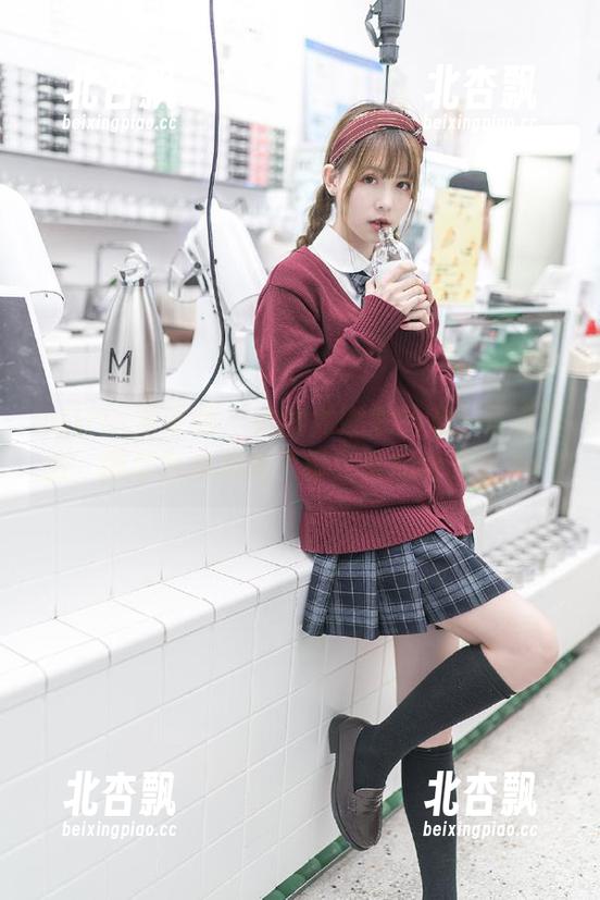 UGirls尤果网 - 体验尤娜娜的灰丝写真作品，网盘为你准备了最完整的合集。.txt