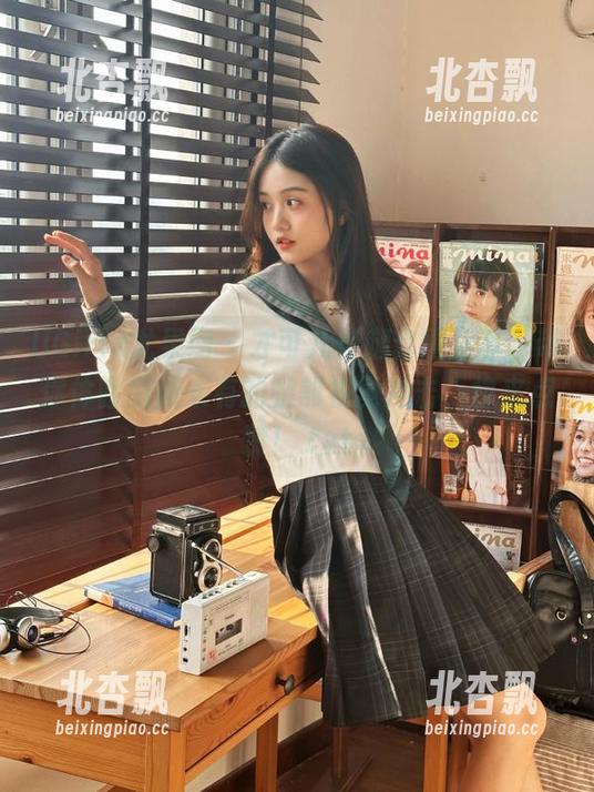 UGirls尤果网 - 才可儿长腿套图分享，带你体验前所未有的腿部视觉冲击，快来点赞！.txt