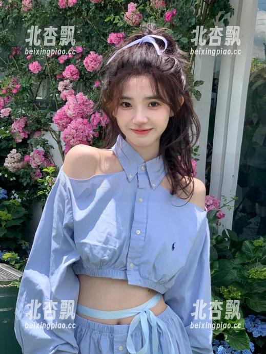 UGirls尤果网 - 李思宁裸足写真精选：让灵魂在大地上自由舞动.txt