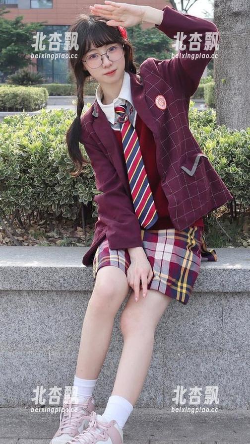 UGirls尤果网 - 私房花絮：杨乔之与礼服的梦幻原图盛宴.txt