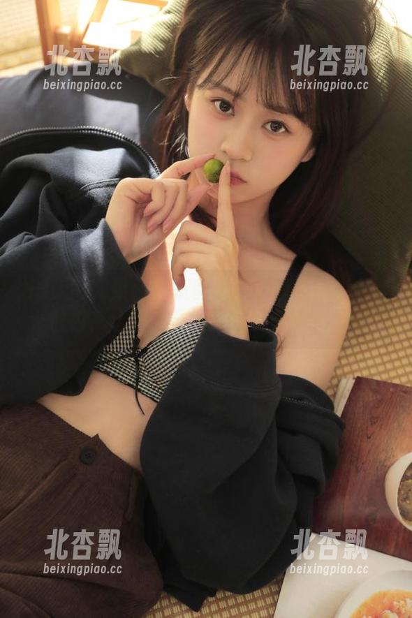 UGirls尤果网 - 沉醉于颜亦汐的御姐全套图包，让你感受绝美的视觉冲击.txt