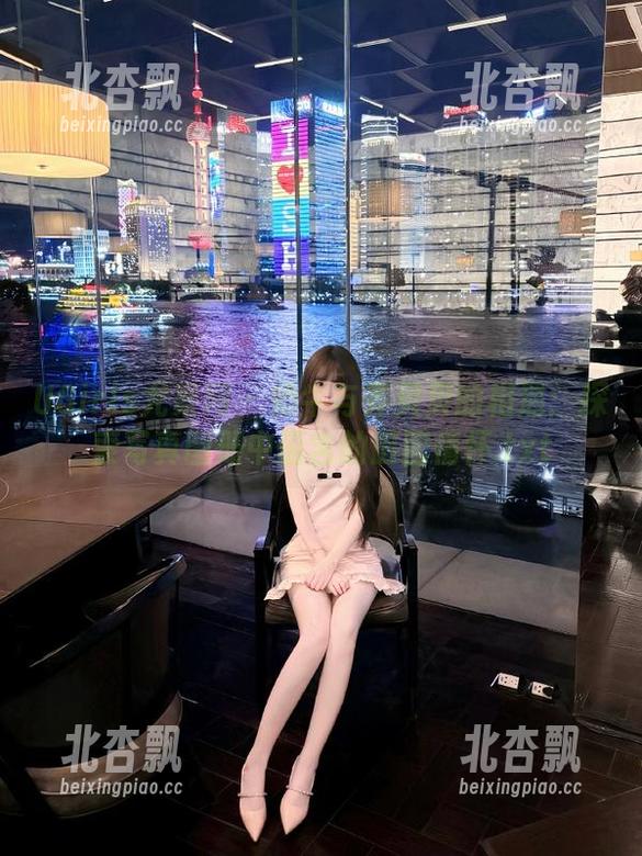 UGirls尤果网 - 奶牛与齐贝贝的相遇：探索写真图册中蕴含的田园情怀.txt