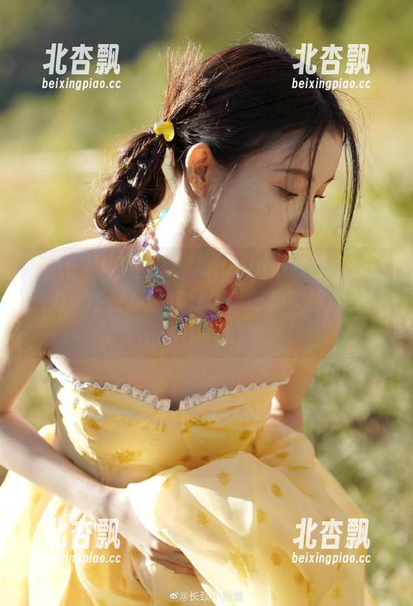 XIAOYU语画界 - Angela小热巴的独特魅力！牛仔裤图包分享，时尚灵感尽在其中！.txt