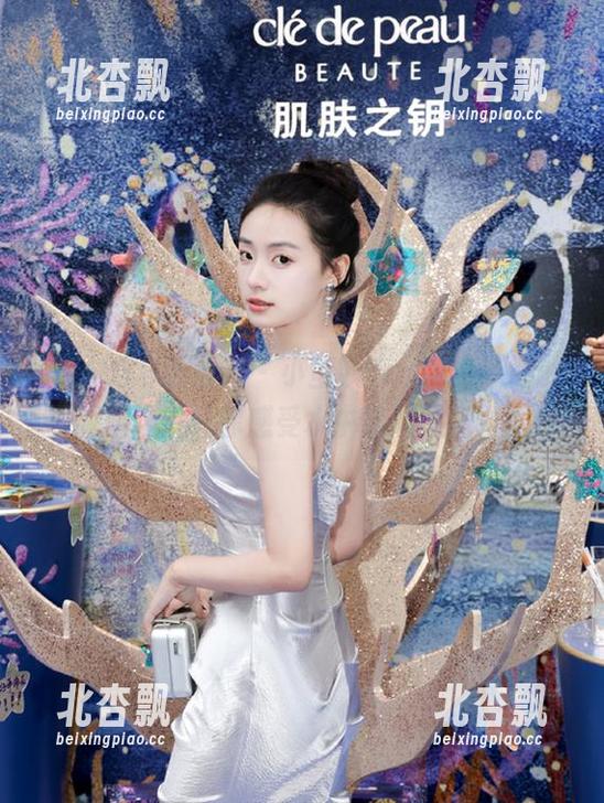 XIAOYU语画界 - 小蛮妖Yummy泳池的写真精选：让你感受水中舞动的魔力.txt
