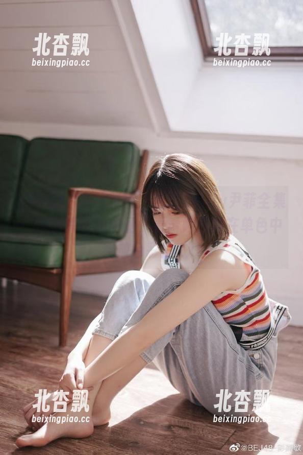 XINGYAN星颜社 - 黑白Emily尹菲全集：探秘原图的内涵，看看她怎样在单色中绽放色彩！.txt