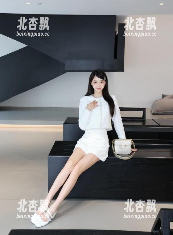 Xiuren秀人网 - Candy糖糖清纯写真最新合集：感受她的纯真与自然之美.txt