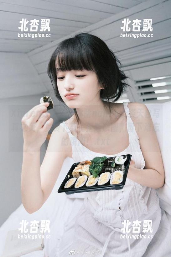 Xiuren秀人网 - 体验nancy小姿天台写真之美，免费下载完整版原图，留下难忘的瞬间！.txt