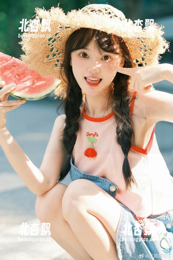 Xiuren秀人网 - 追随养乐多DoDo的步伐，高清写真集呈现动感体操服中的魅力与自信，感受活力四射。.txt