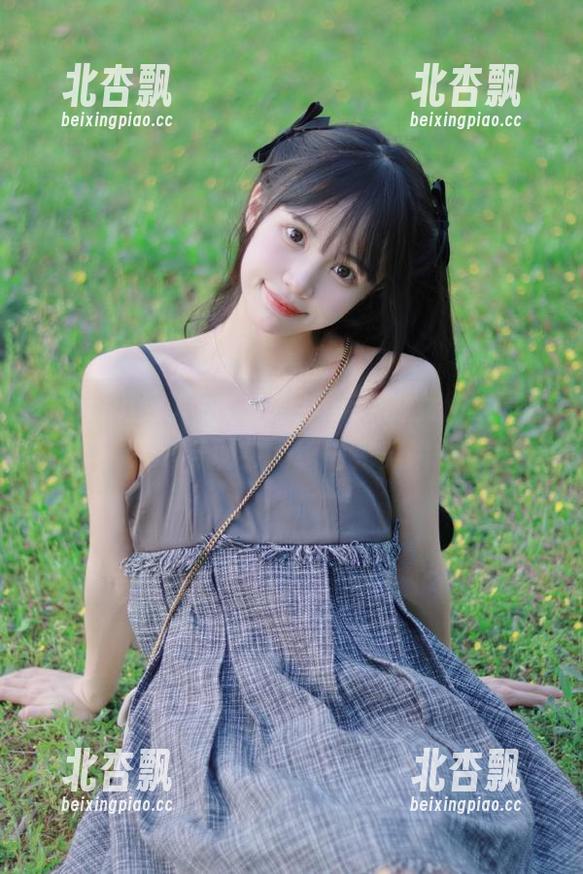 Xiuren秀人网 - 冷月yuer的女仆写真全集，梦幻与现实交织的完美瞬间.txt