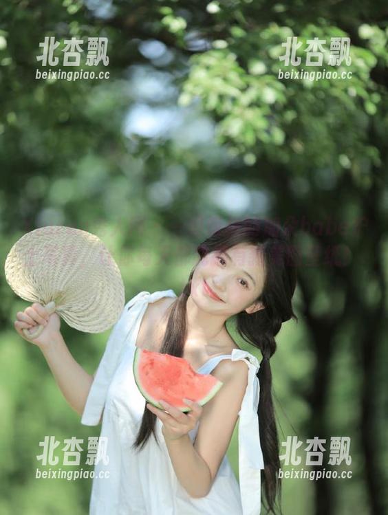 Xiuren秀人网 - 一组惊艳的加朵babe护士写真，让你每天都能拥有新美图壁纸！.txt