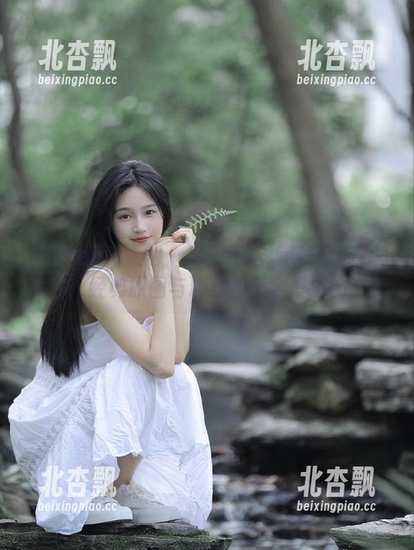 Xiuren秀人网-周周不吃香菜 Xiuren秀人网 - 周周不吃香菜短裙艺术大片:经典原图与精美套图全景揭秘.txt